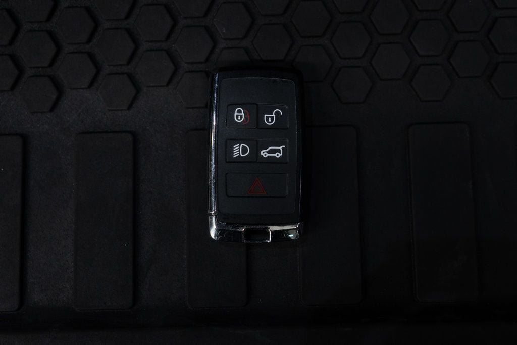 Used 2023 Land Rover Defender 130 X-Dynamic SE AWD/4WD image 56