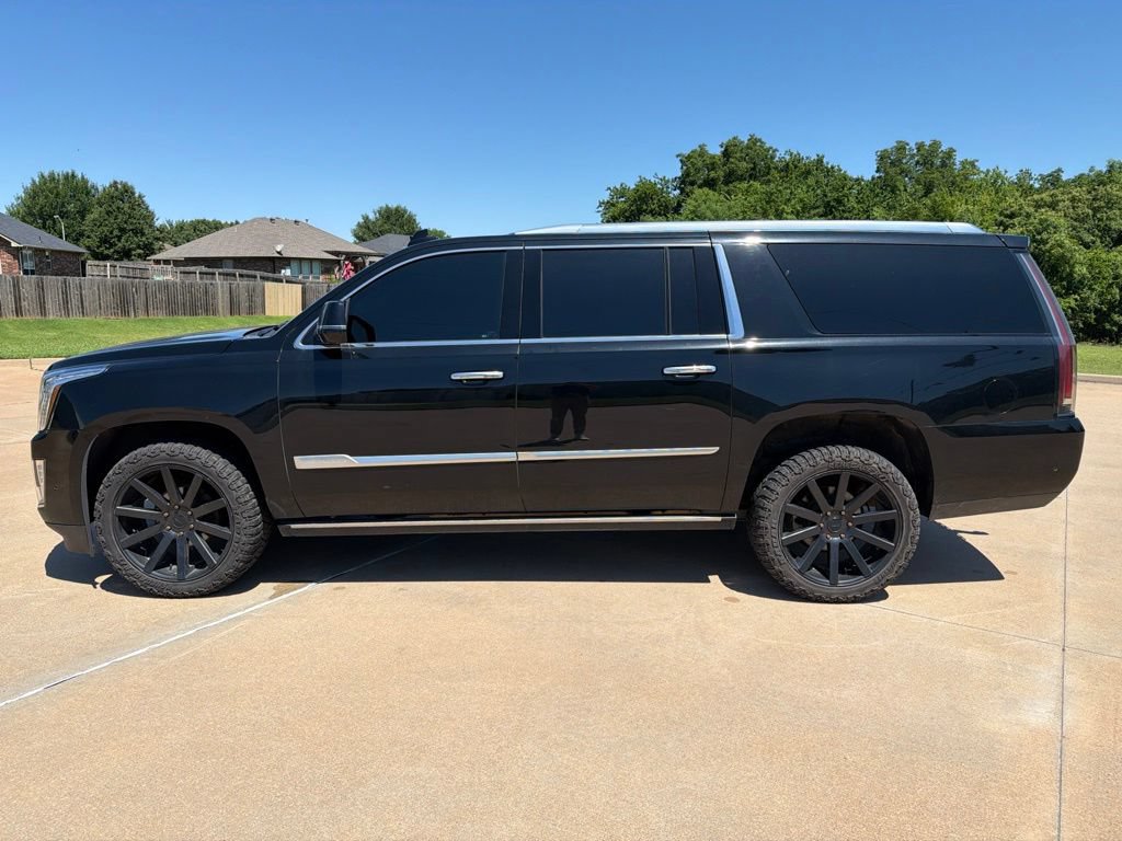 Used 2020 Cadillac Escalade ESV Platinum AWD/4WD image 2