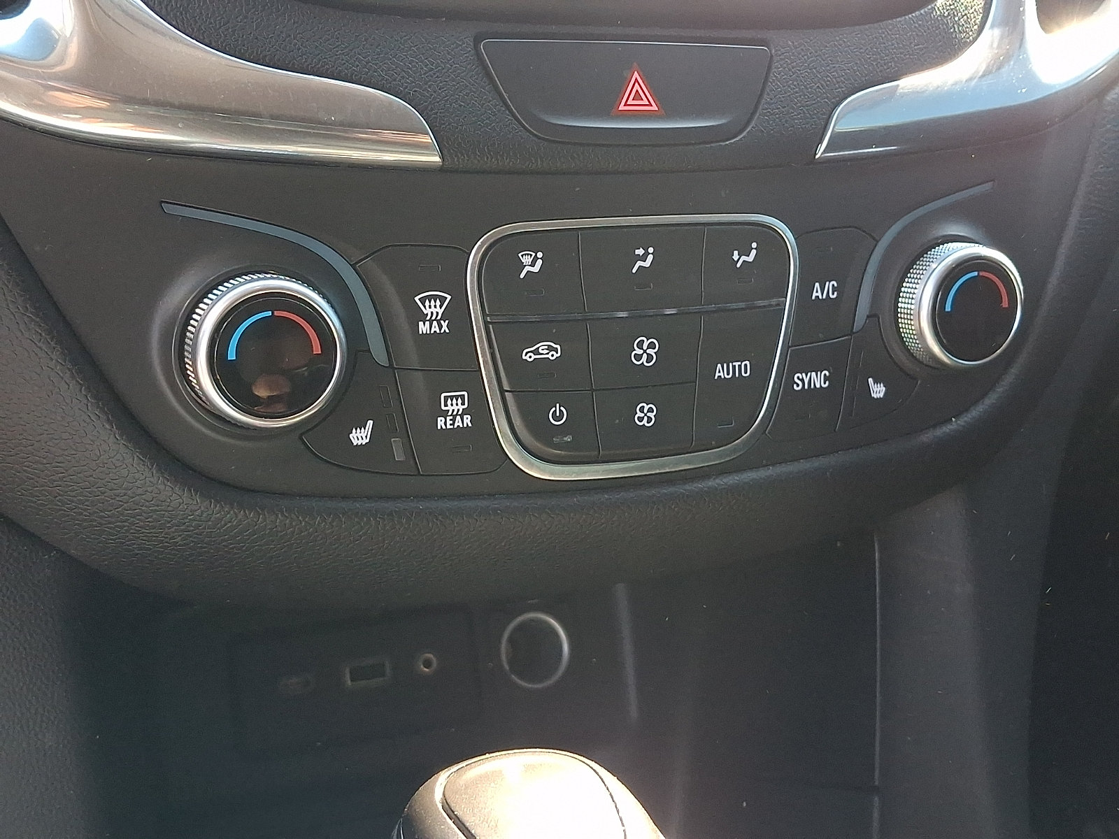 Used 2019 Chevrolet Equinox LT AWD/4WD image 17