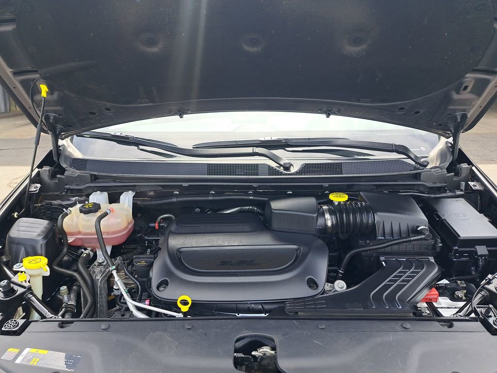 Used 2023 Chrysler Pacifica Touring-L FWD image 27
