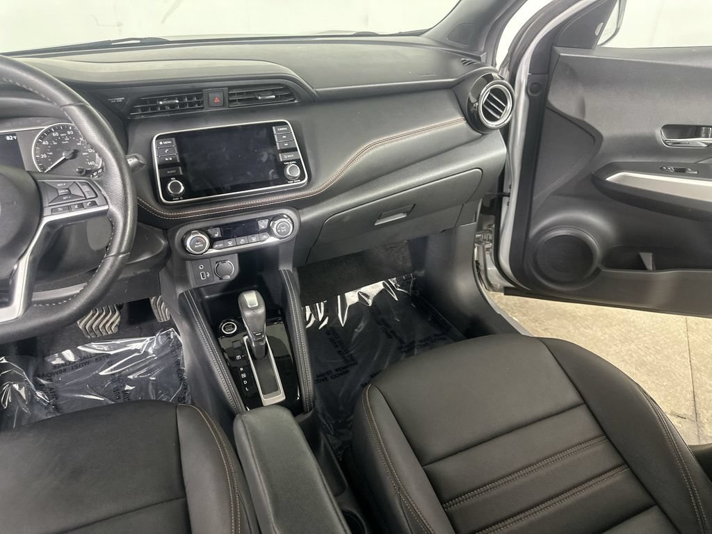 Used 2019 Nissan Kicks SR w/ SR Premium Package FWD image 18