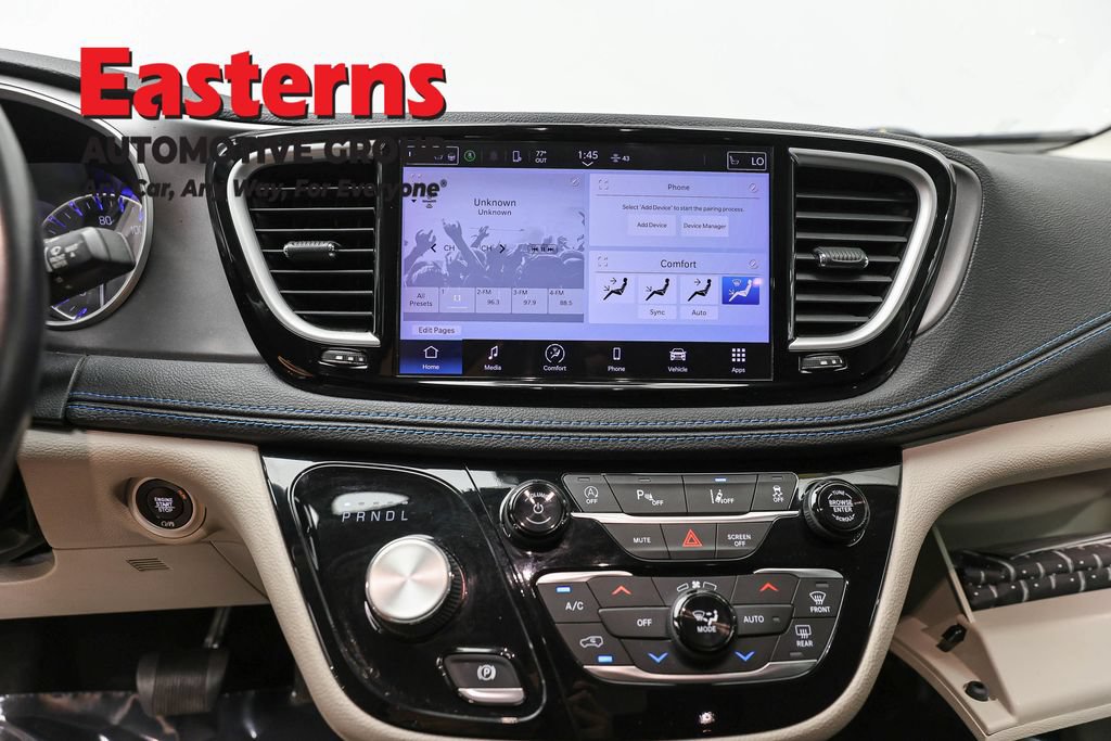 Used 2021 Chrysler Pacifica Touring-L FWD image 12