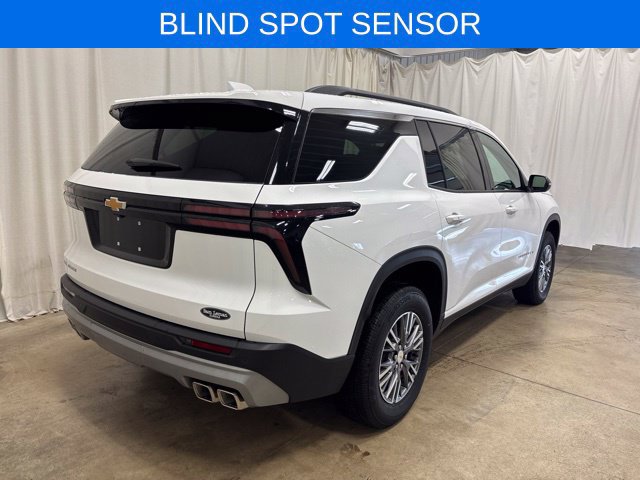 Used 2026 Chevrolet Traverse LT FWD image 4