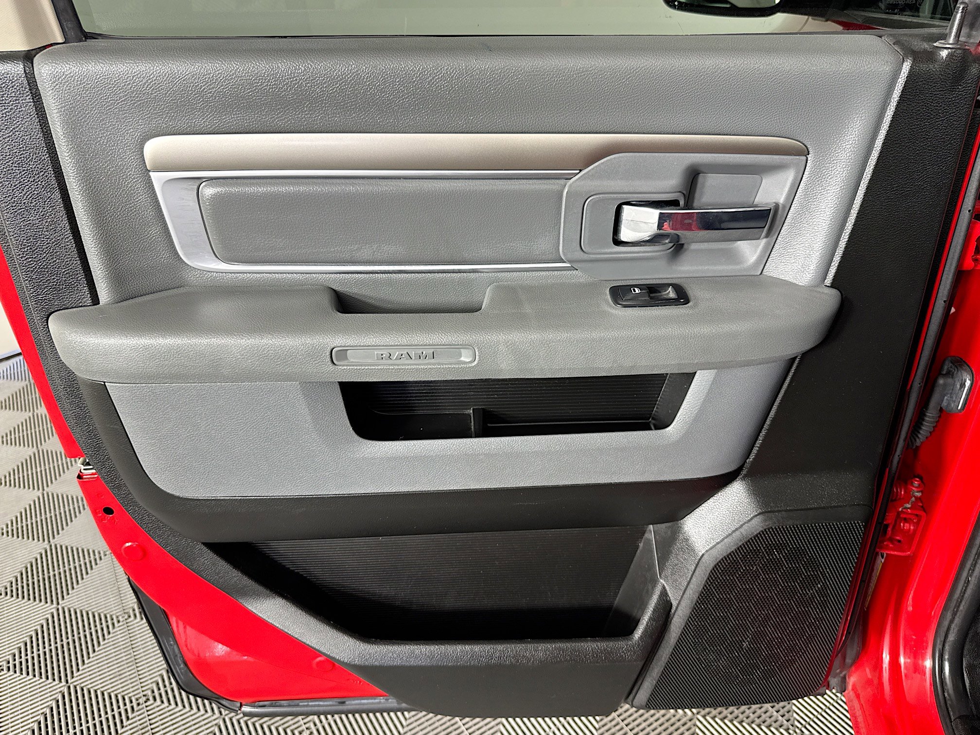 Used 2019 RAM 1500 Classic SLT RWD image 24