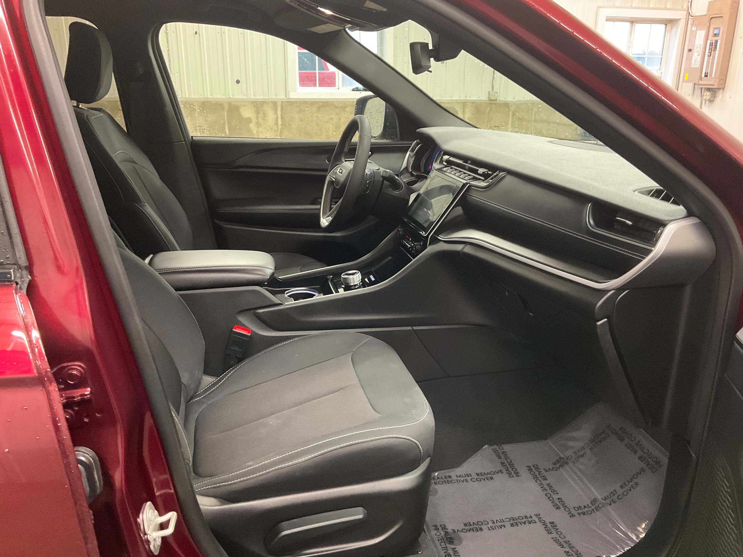 Used 2024 Jeep Grand Cherokee Laredo AWD/4WD image 28