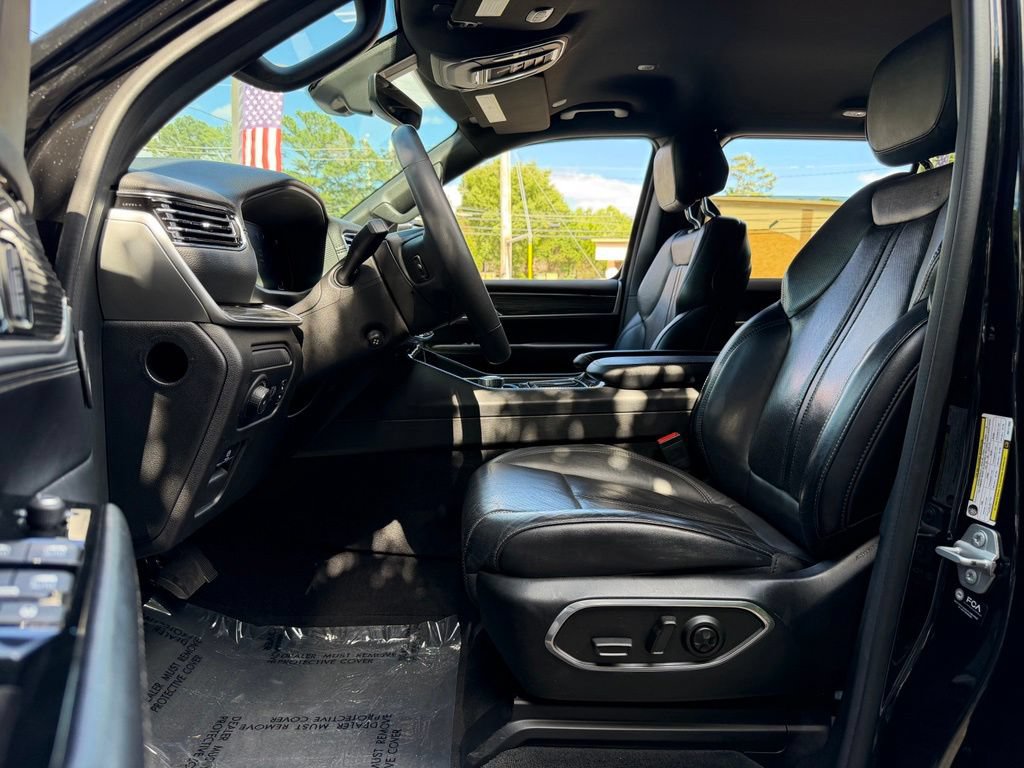 Used 2022 Jeep Wagoneer Series II AWD/4WD image 25
