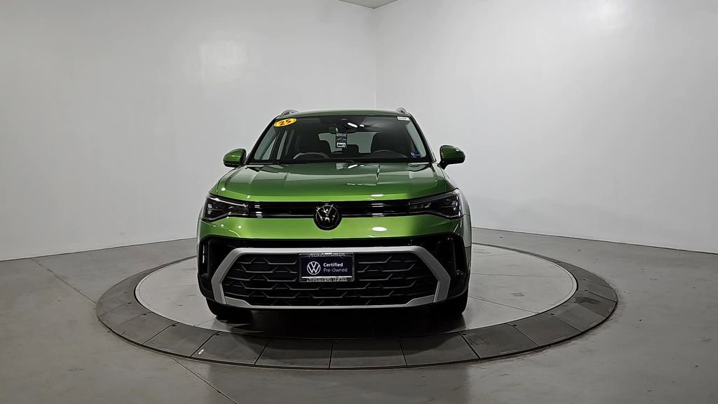 Used 2025 Volkswagen Taos SE FWD image 9