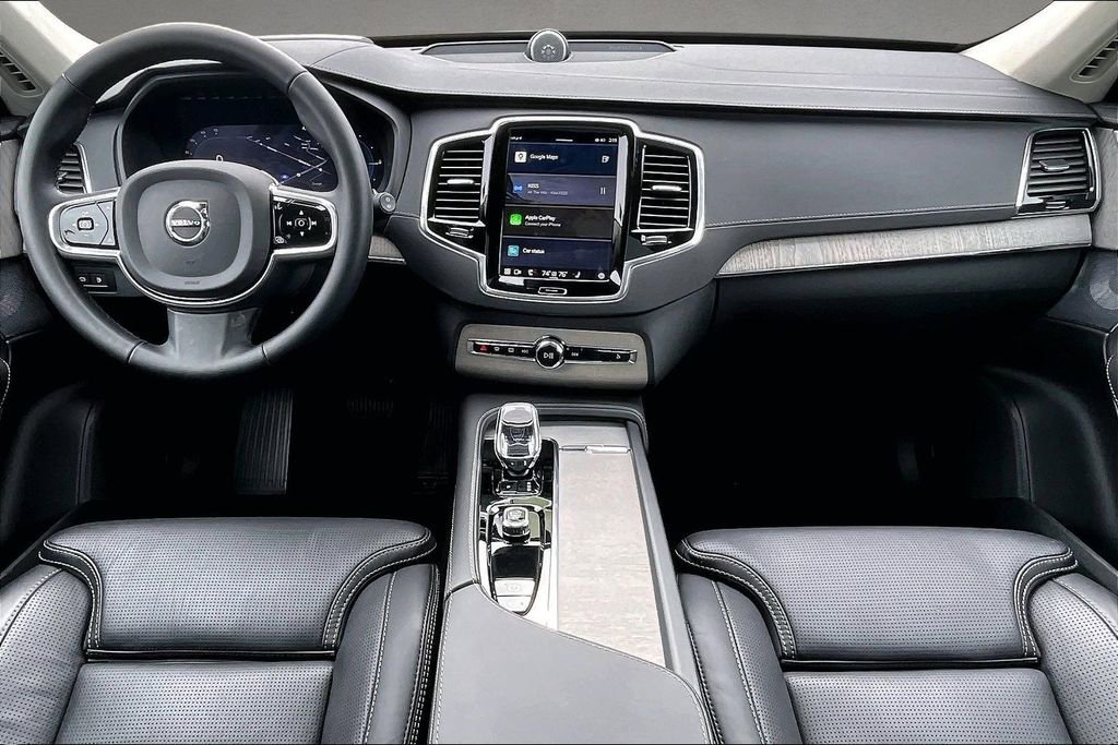 Certified 2025 Volvo XC90 T8 Ultra w/ Lounge Package image 7