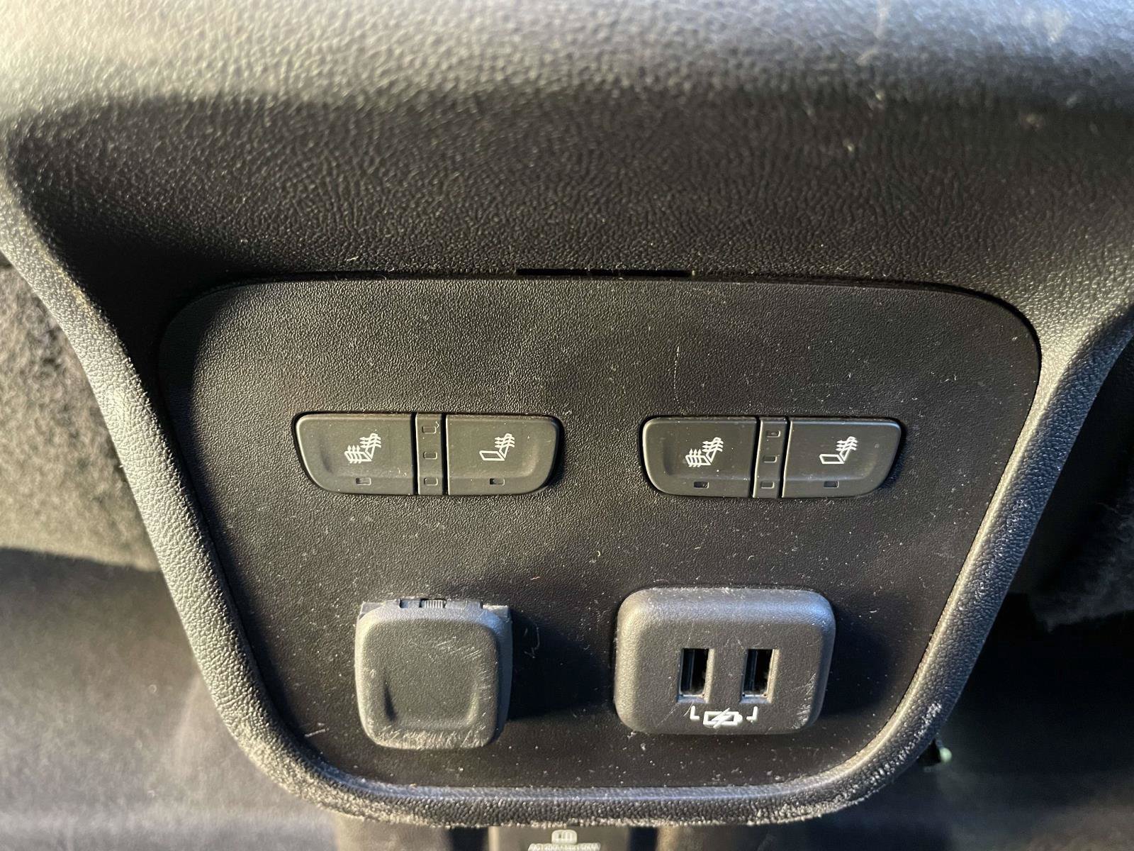 Used 2018 Chevrolet Equinox Premier AWD/4WD image 13