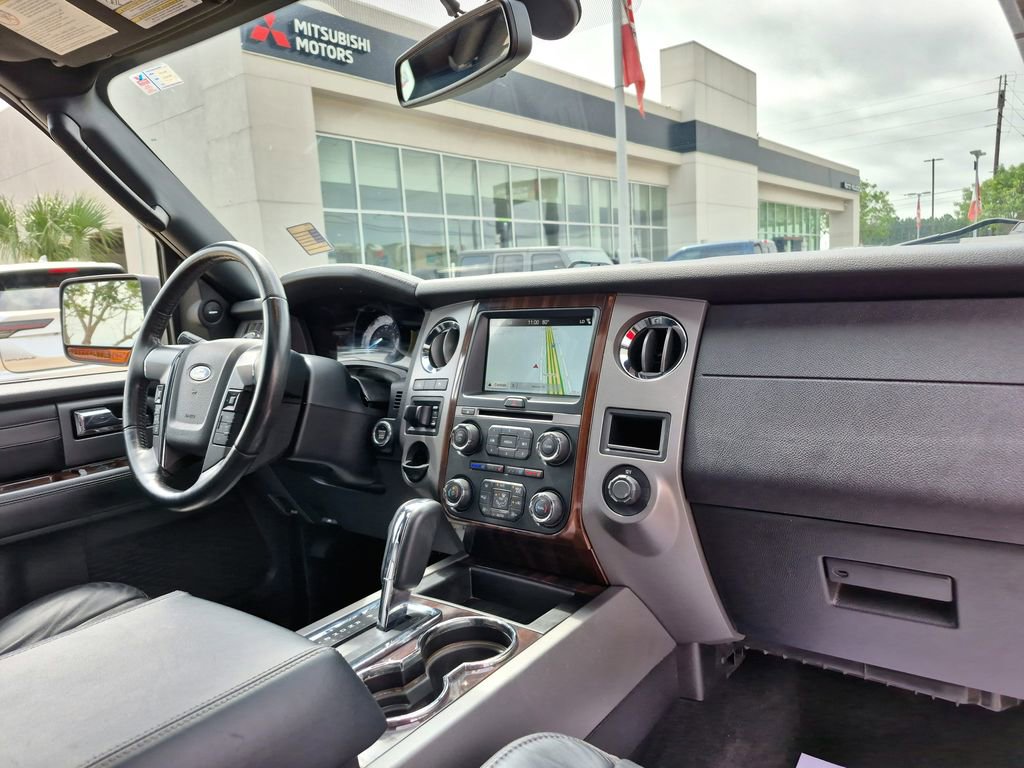 Used 2017 Ford Expedition Platinum RWD image 28