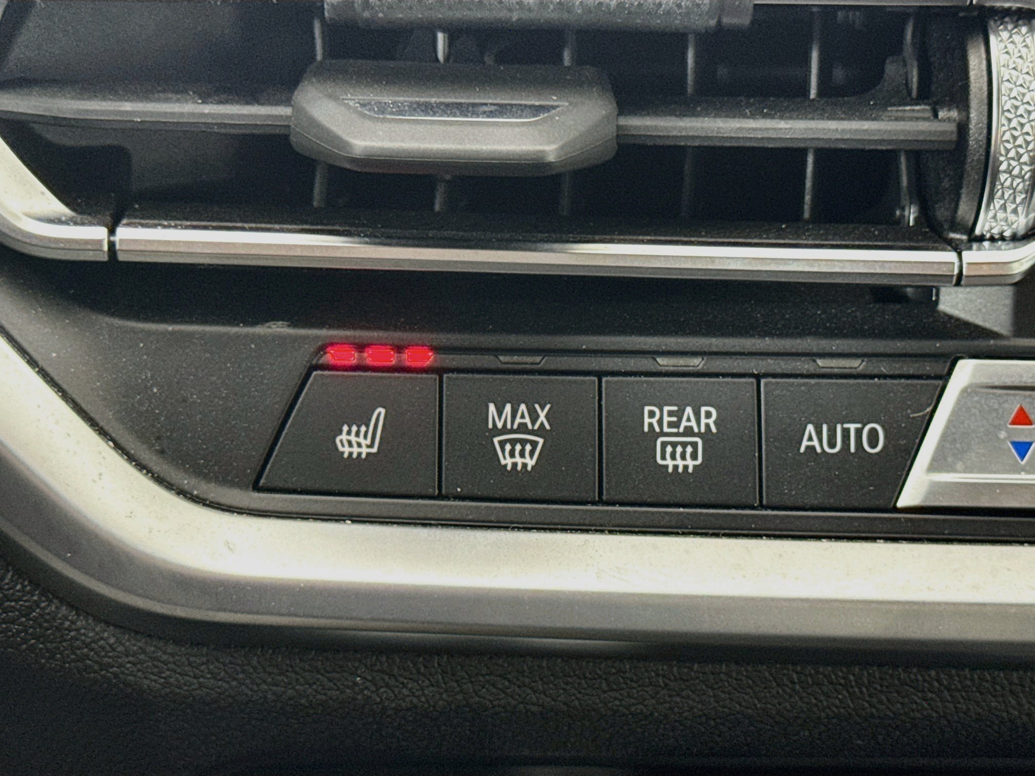 Used 2022 BMW 330e w/ M Sport Package RWD image 22