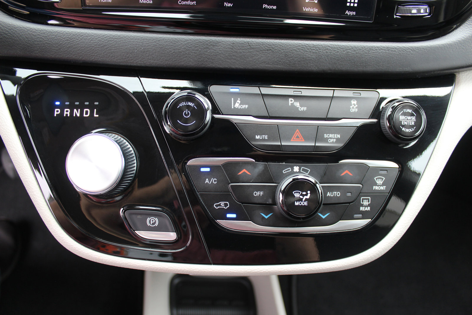 Used 2024 Chrysler Pacifica Select image 35