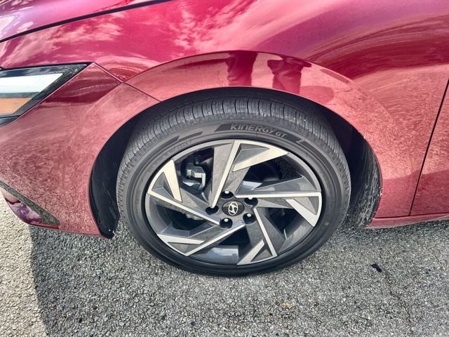 Used 2025 Hyundai Elantra SEL image 32