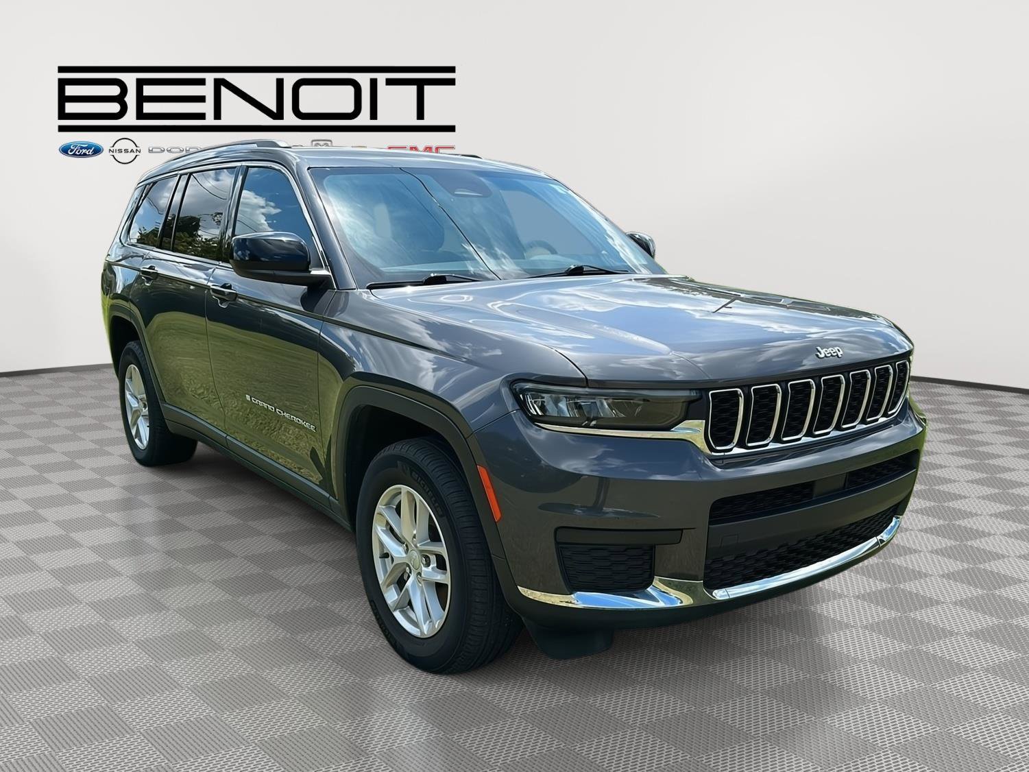 Used 2023 Jeep Grand Cherokee L Laredo w/ Luxury Tech Group I image 3