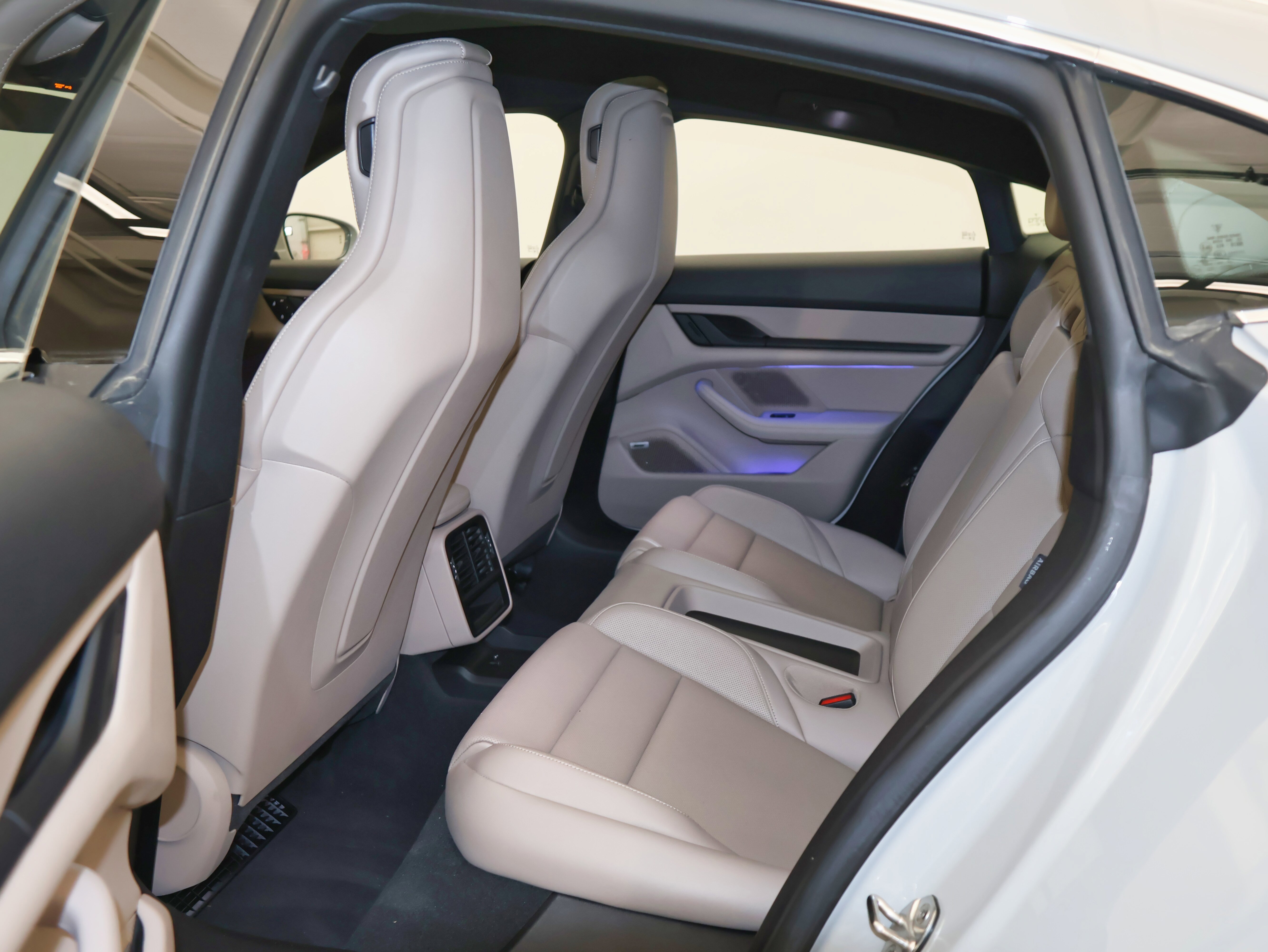 Used 2022 Porsche Taycan 4S image 27