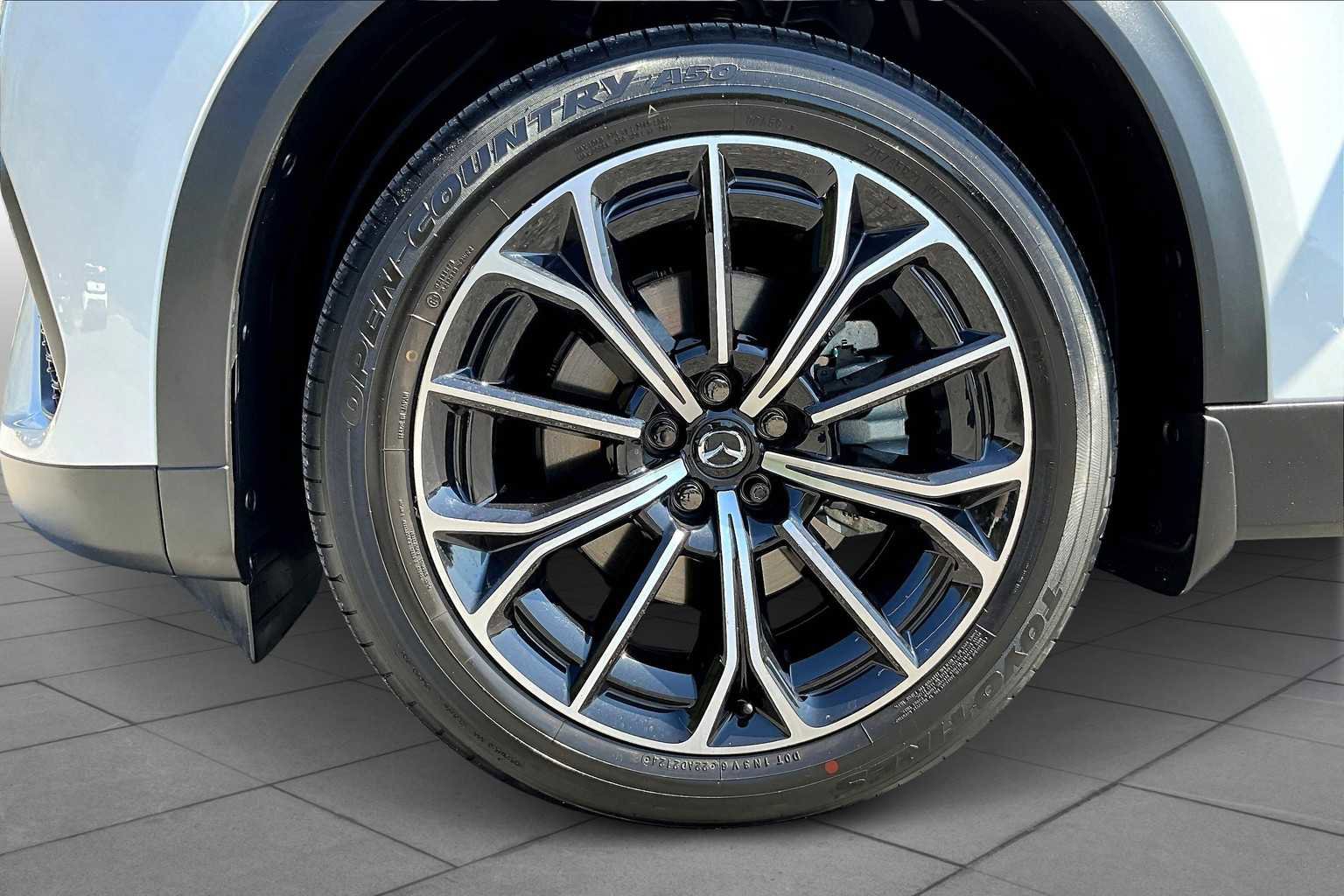 Used 2025 MAZDA CX-70 Plug-In Hybrid w/ Premium Pkg image 10