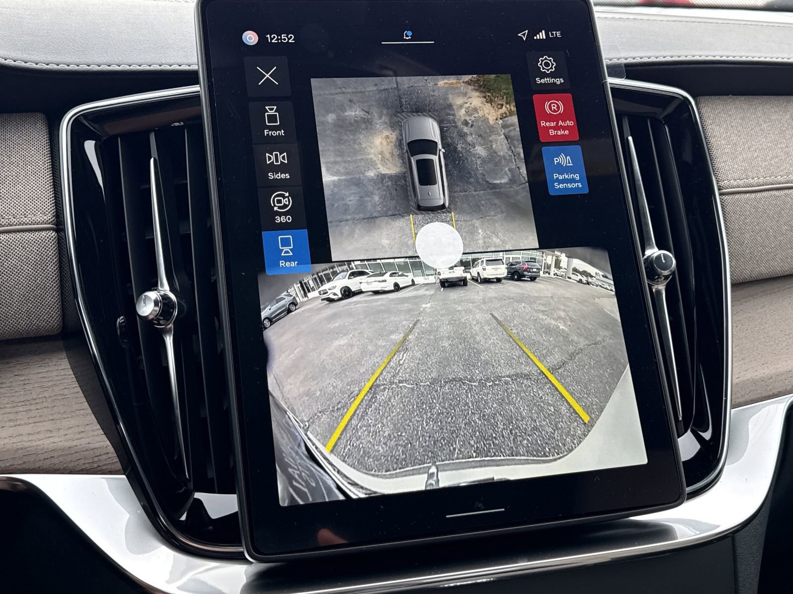 New 2026 Volvo XC90 B6 Plus w/ Protection Package Premier image 27