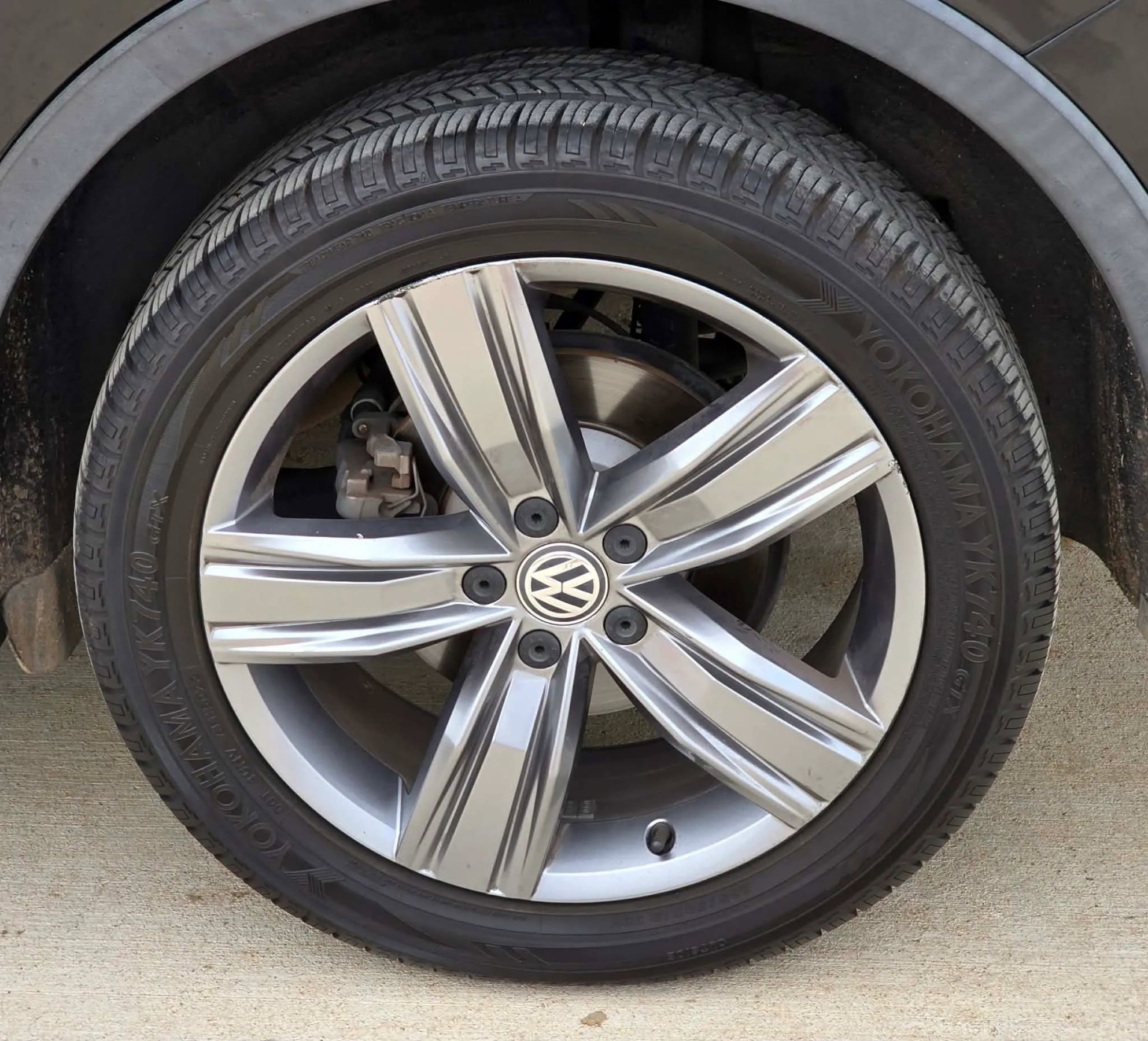 Used 2018 Volkswagen Tiguan SEL Premium image 32