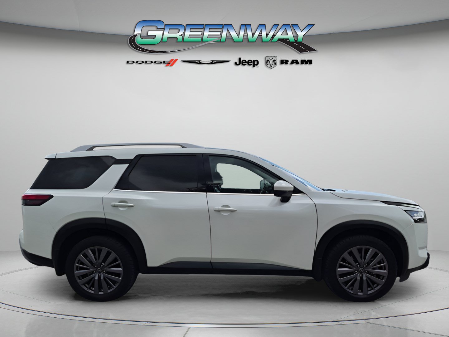 Used 2022 Nissan Pathfinder SL w/ SL Premium Package FWD image 4