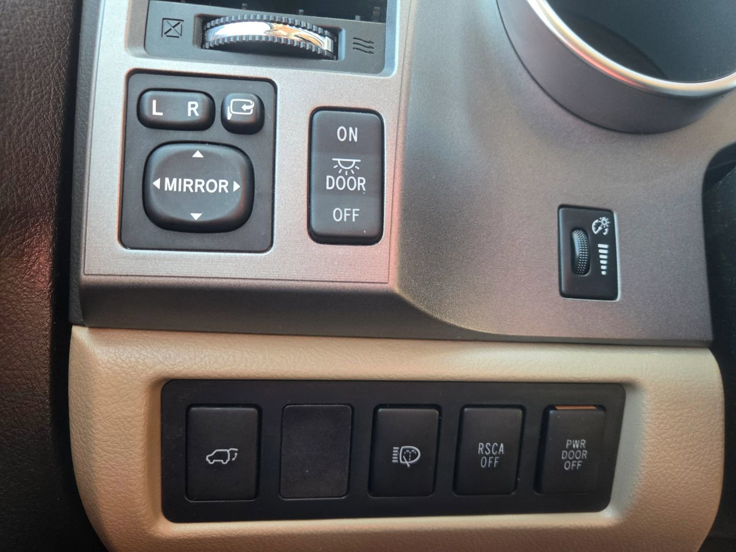 Used 2010 Toyota Sequoia Limited image 27