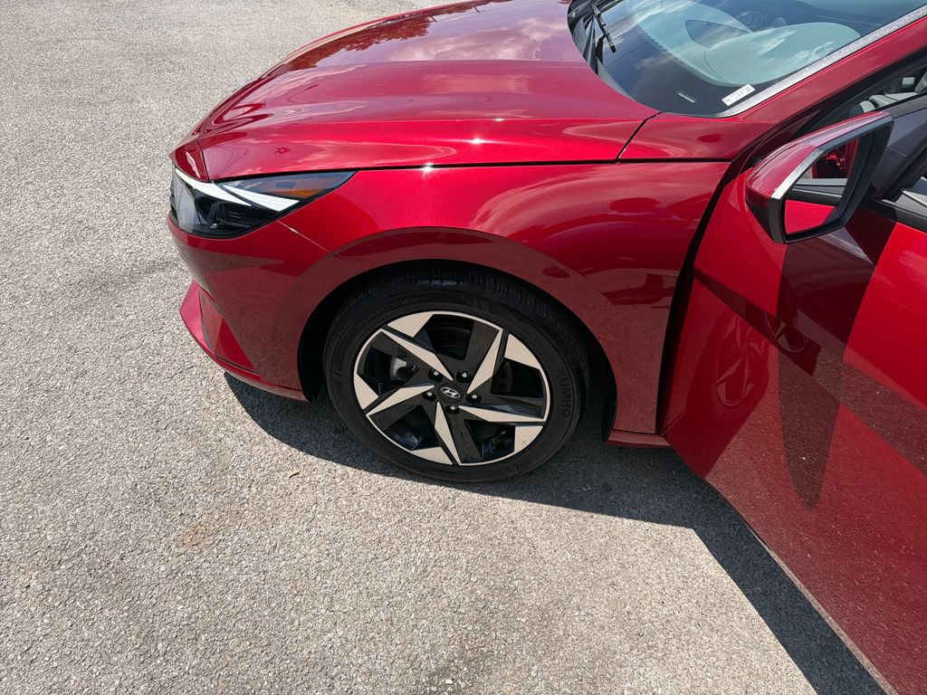 Used 2023 Hyundai Elantra SEL w/ Convenience Package FWD image 10