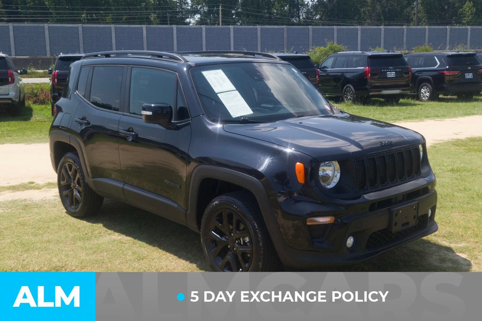 Used 2022 Jeep Renegade Altitude w/ Sun/Sound Group AWD/4WD image 3