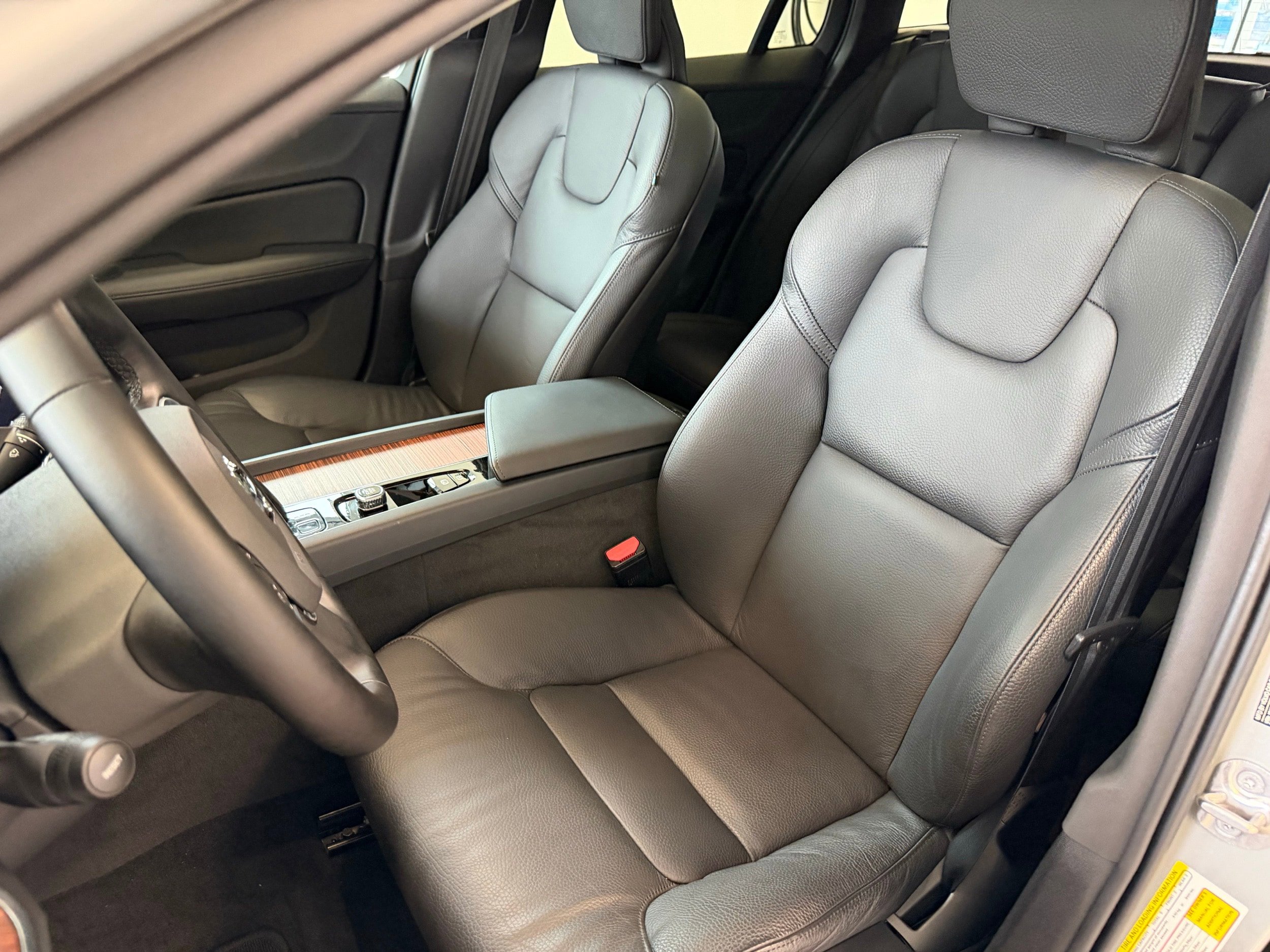 Certified 2025 Volvo V60 B5 Cross Country Plus AWD/4WD image 17