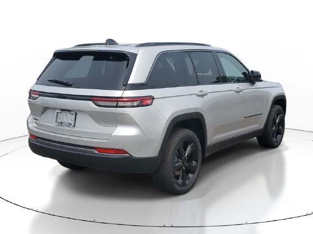 New 2026 Jeep Grand Cherokee Limited w/ Limited Altitude Package AWD/4WD image 4