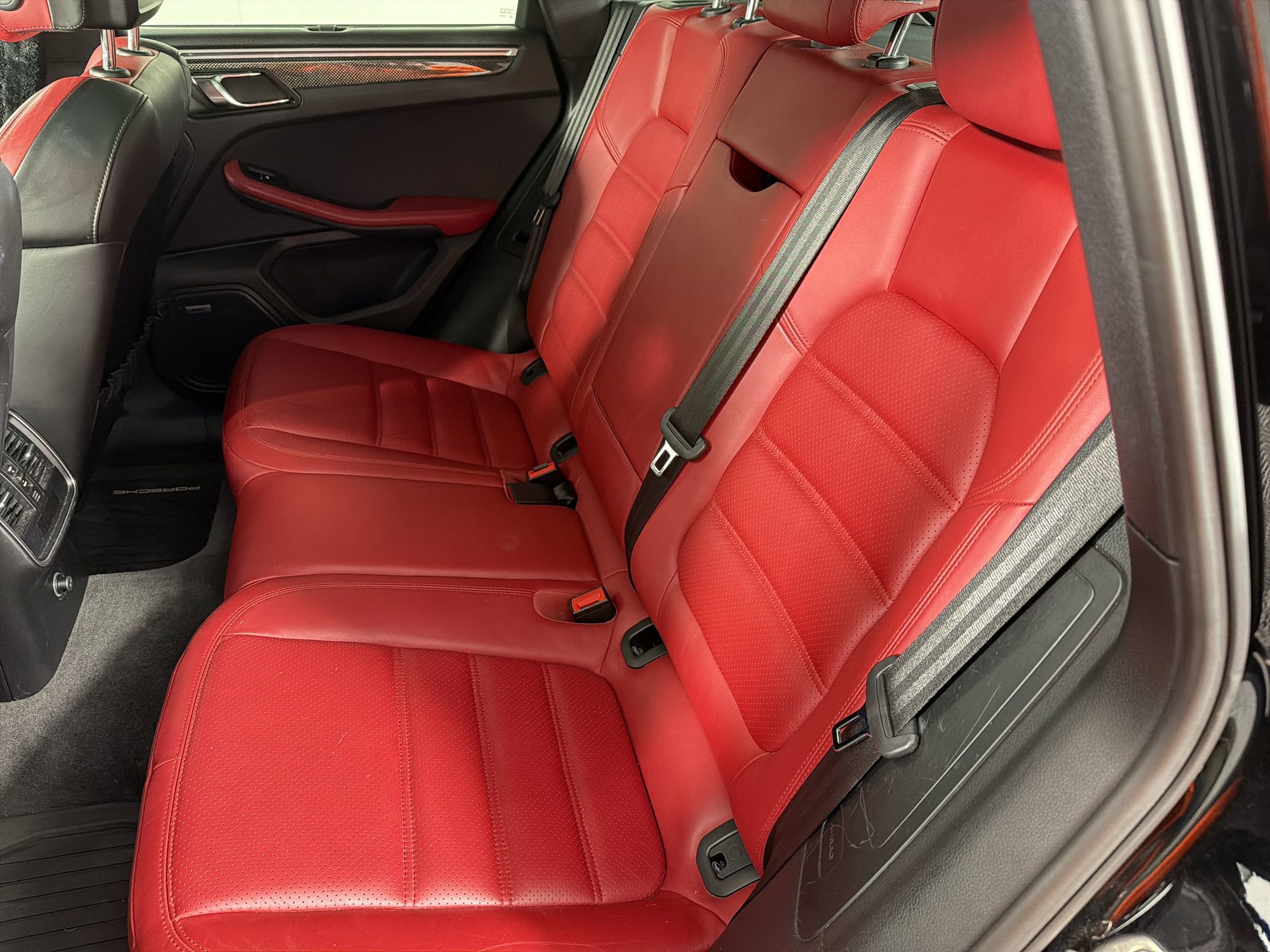 Used 2017 Porsche Macan Turbo AWD/4WD image 15