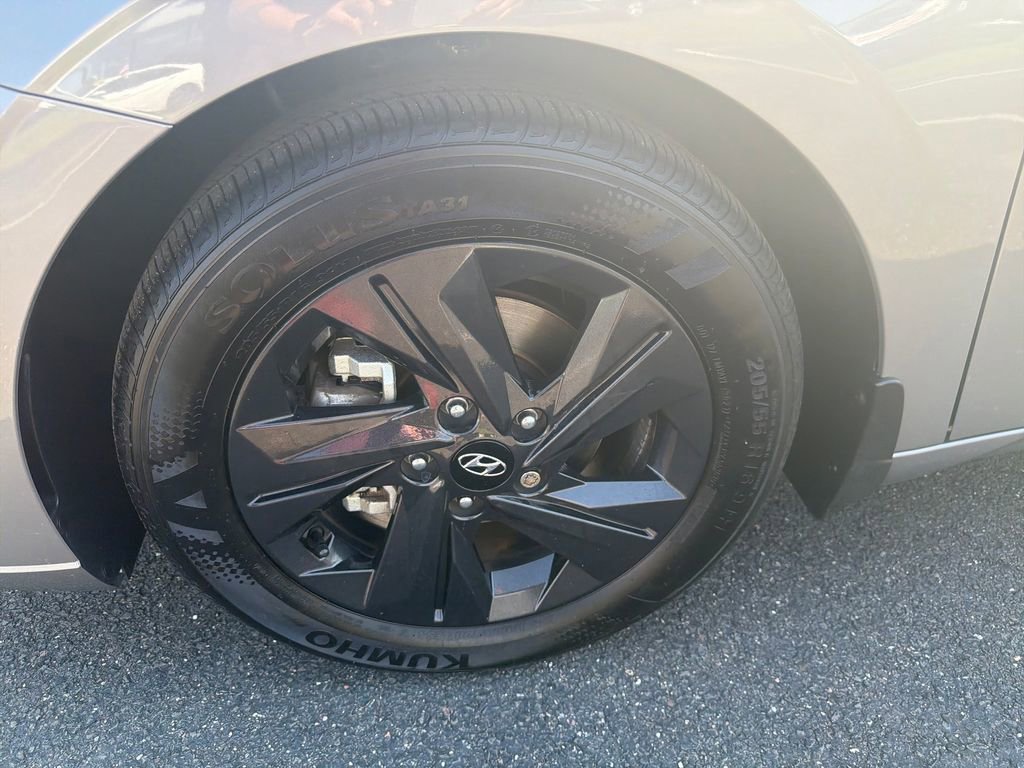 Used 2022 Hyundai Elantra SEL FWD image 11