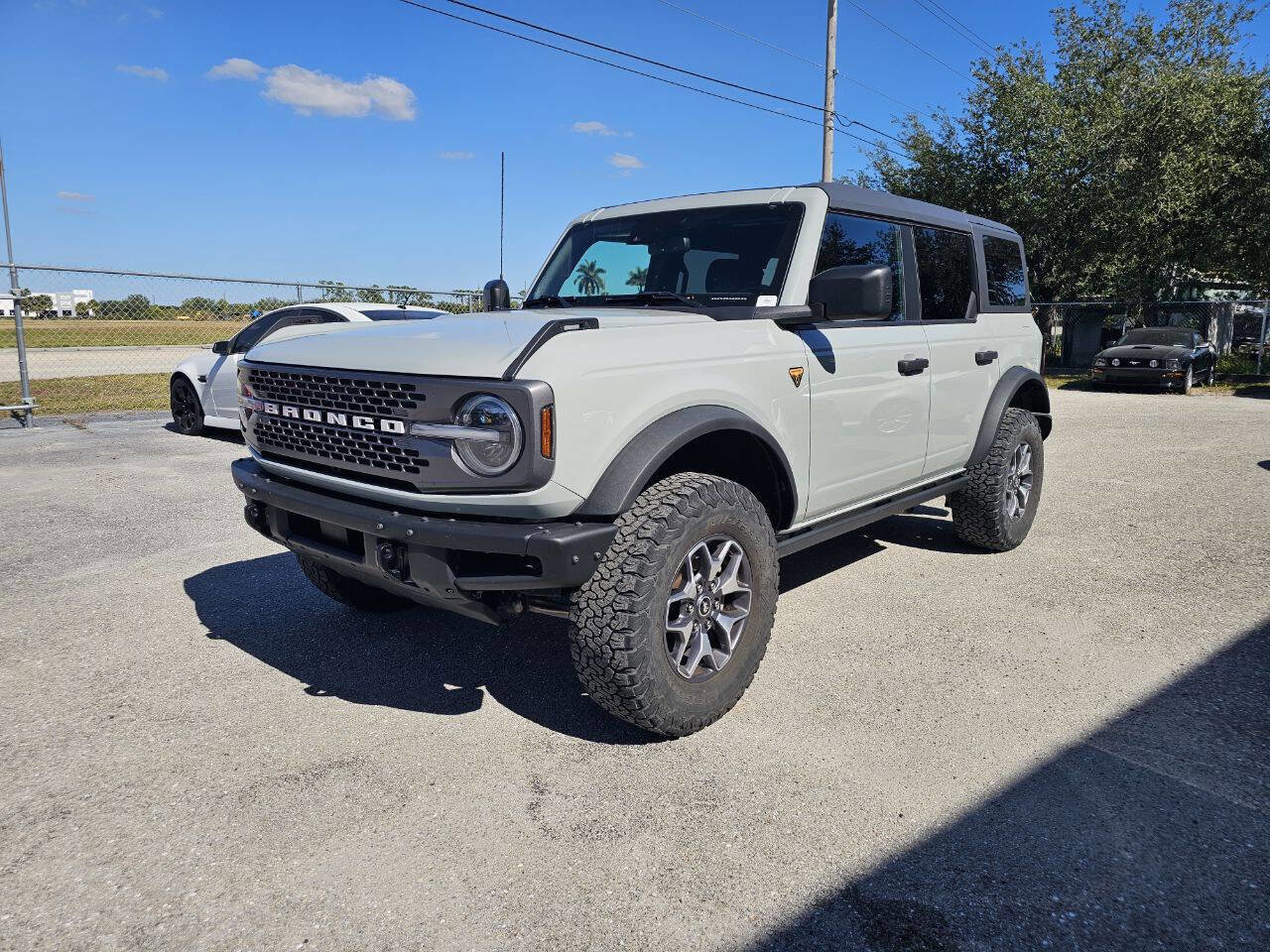 Used 2023 Ford Bronco Badlands image 2