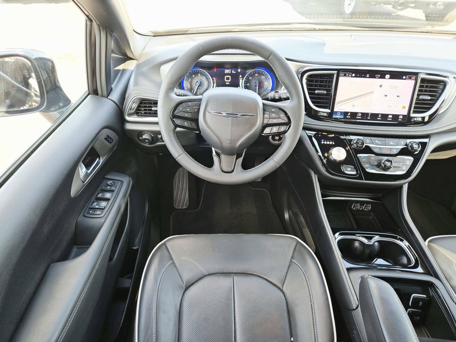 Used 2024 Chrysler Pacifica Limited w/ S Appearance Package FWD image 12