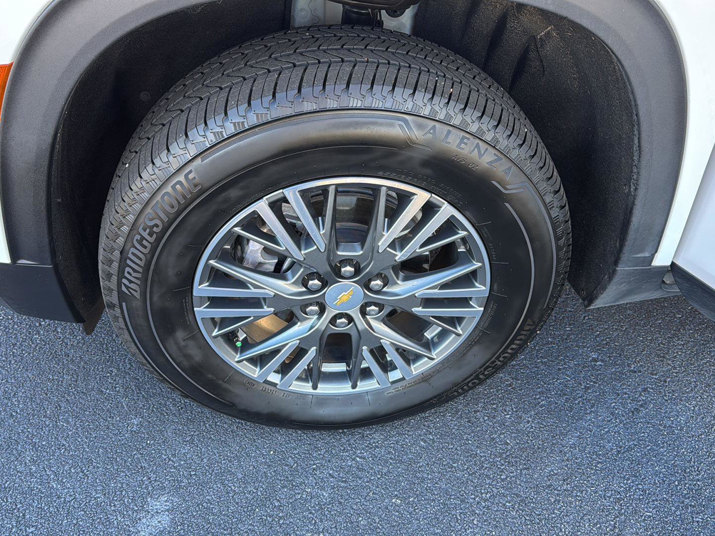 Used 2025 Chevrolet Traverse LT image 30