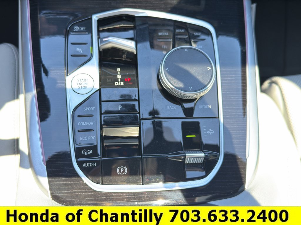 Used 2023 BMW X7 xDrive40i w/ M Sport Package AWD/4WD image 15