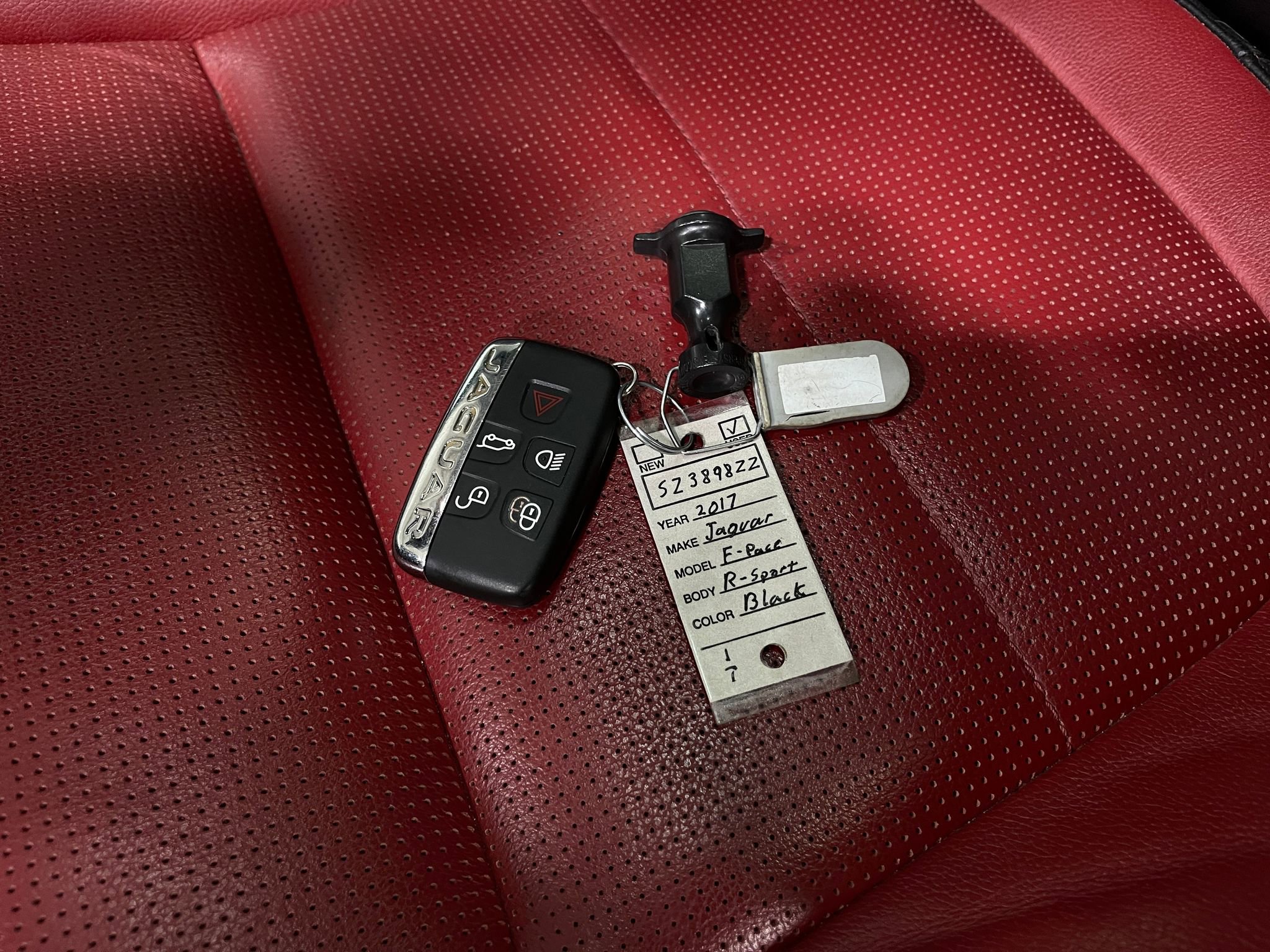 Used 2017 Jaguar F-PACE R-Sport image 36