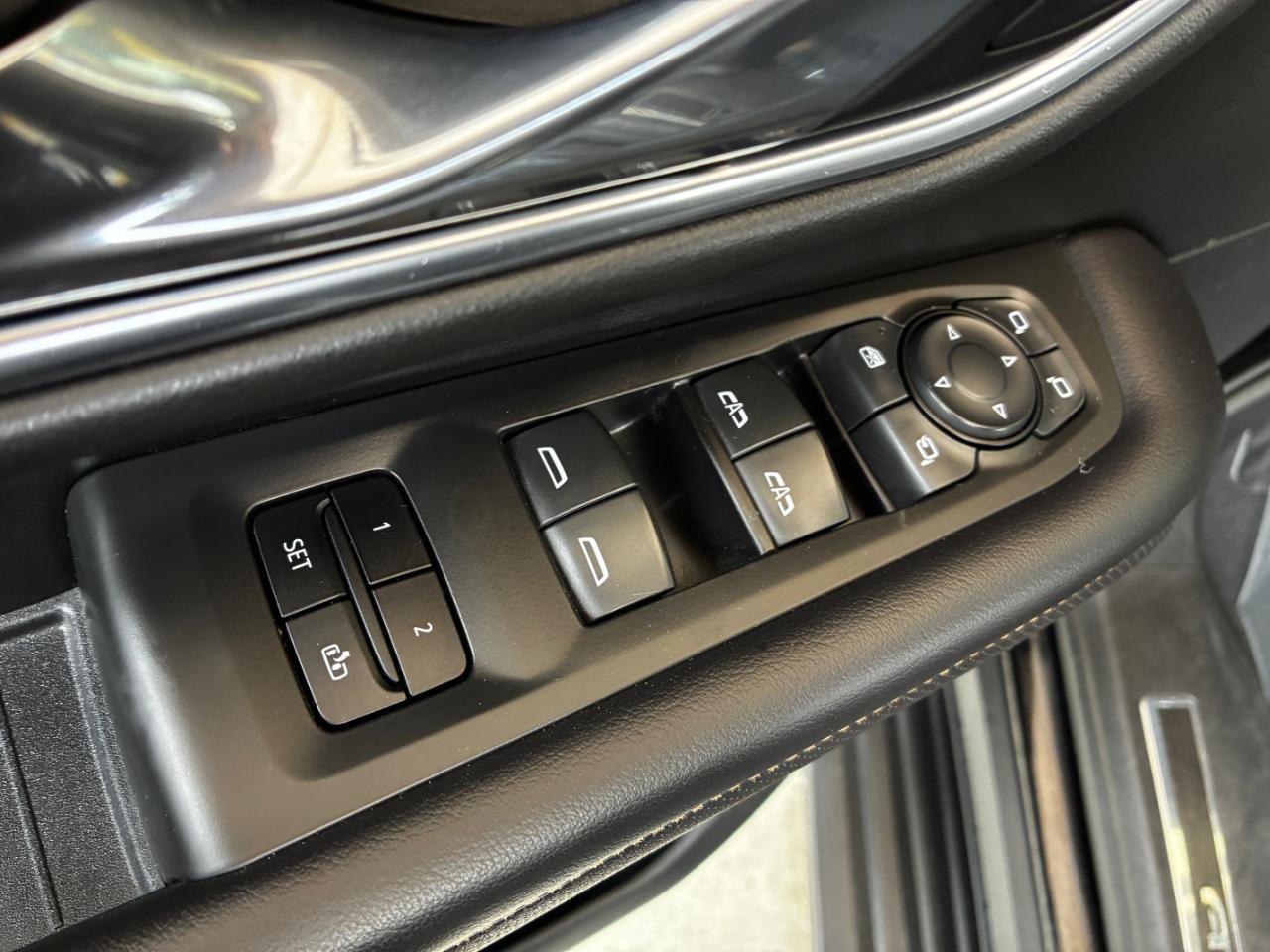 Used 2021 GMC Yukon XL AT4 image 11