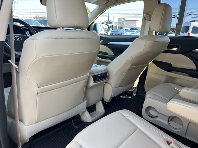Used 2019 Toyota Highlander XLE AWD/4WD image 20