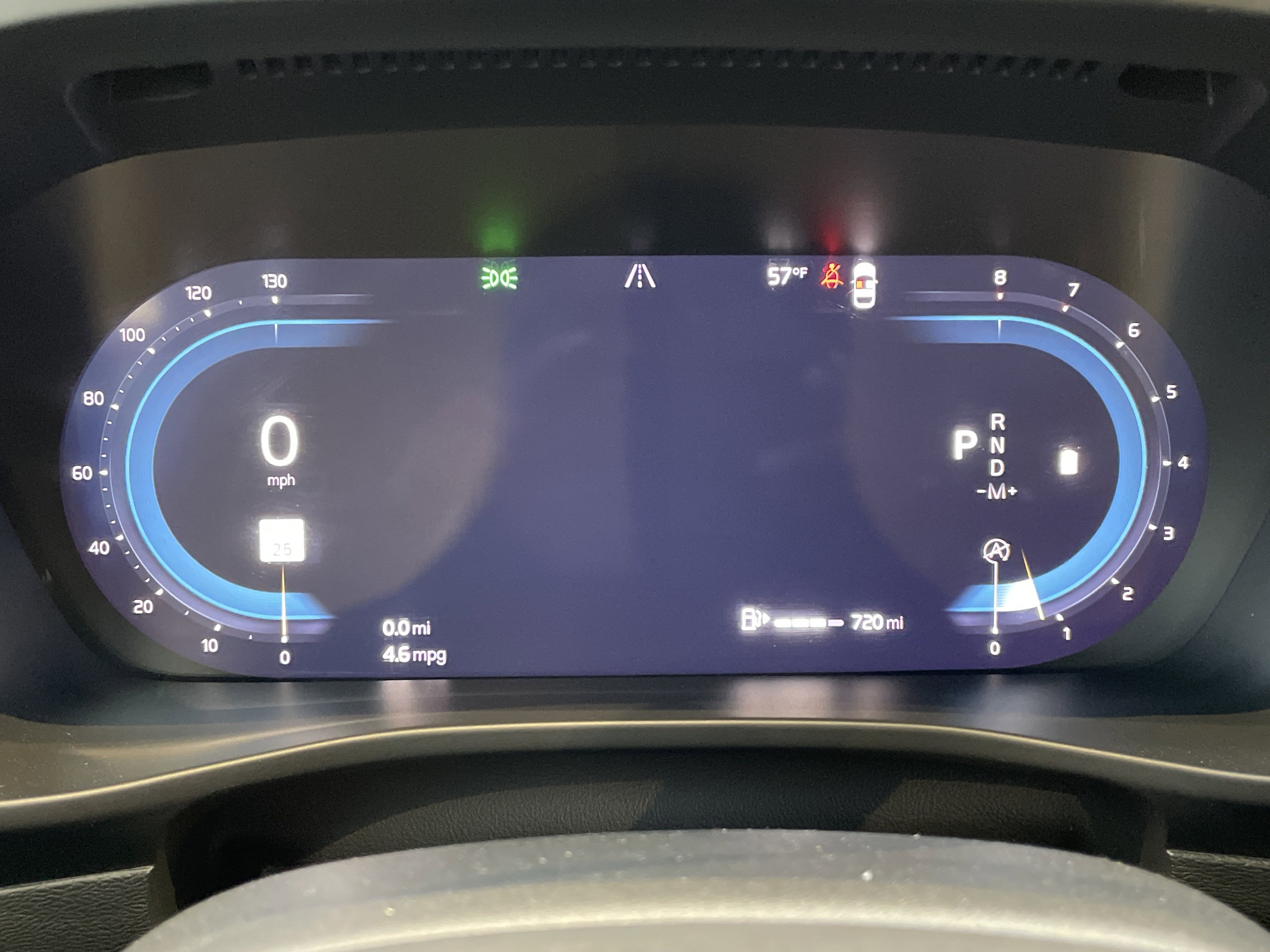 Used 2025 Volvo XC40 B5 Plus image 22