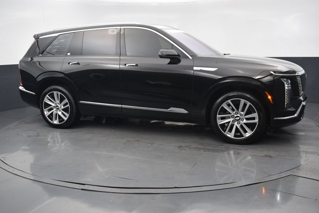 Certified 2026 Cadillac Vistiq Luxury w/ LPO, Floor Liner Package AWD/4WD image 7