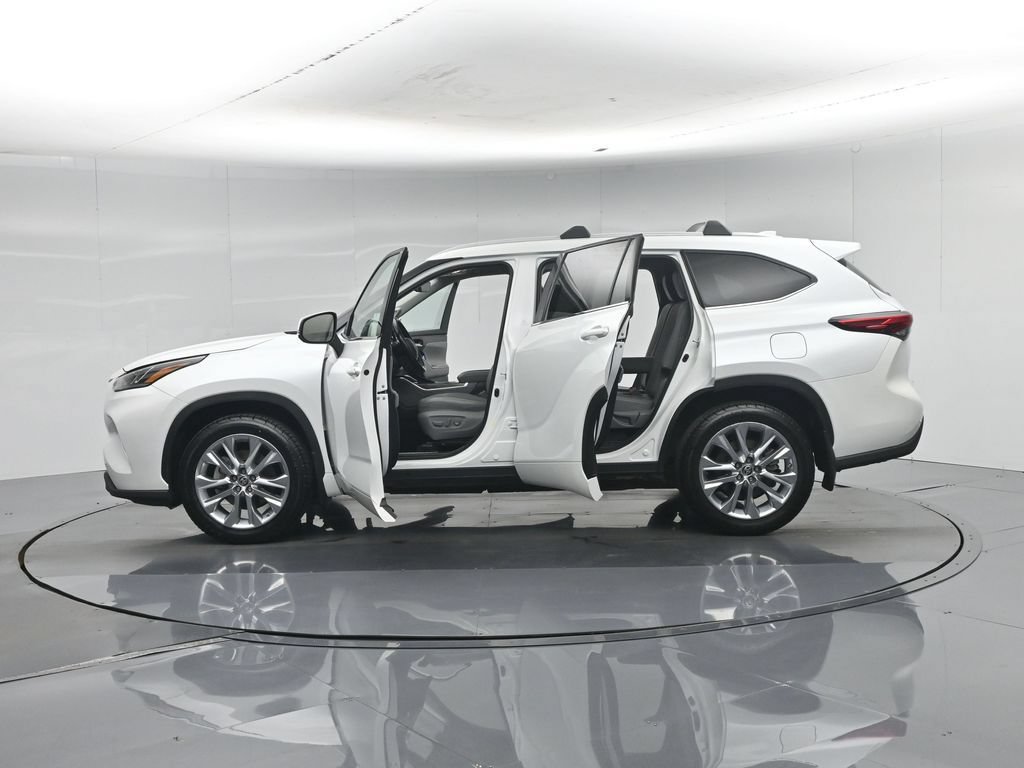 Used 2022 Toyota Highlander Limited FWD image 42