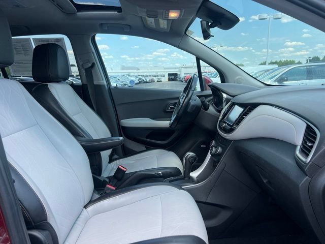 Used 2017 Chevrolet Trax LT w/ Sun & Sound Package FWD image 10
