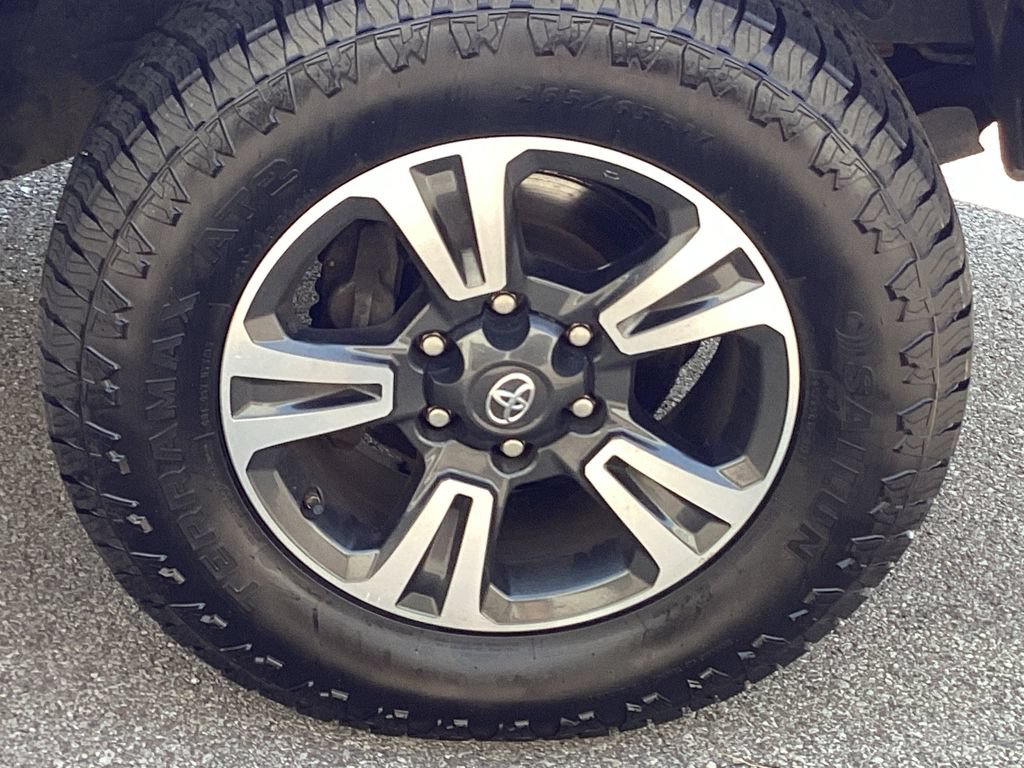 Used 2018 Toyota Tacoma TRD Sport AWD/4WD image 18