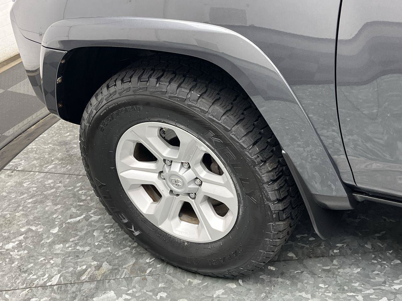 Used 2018 Toyota 4Runner SR5 Premium AWD/4WD image 31