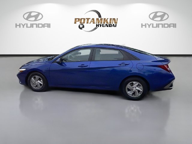Certified 2025 Hyundai Elantra SE FWD image 9