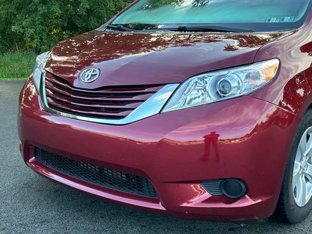 Used 2015 Toyota Sienna LE FWD image 9