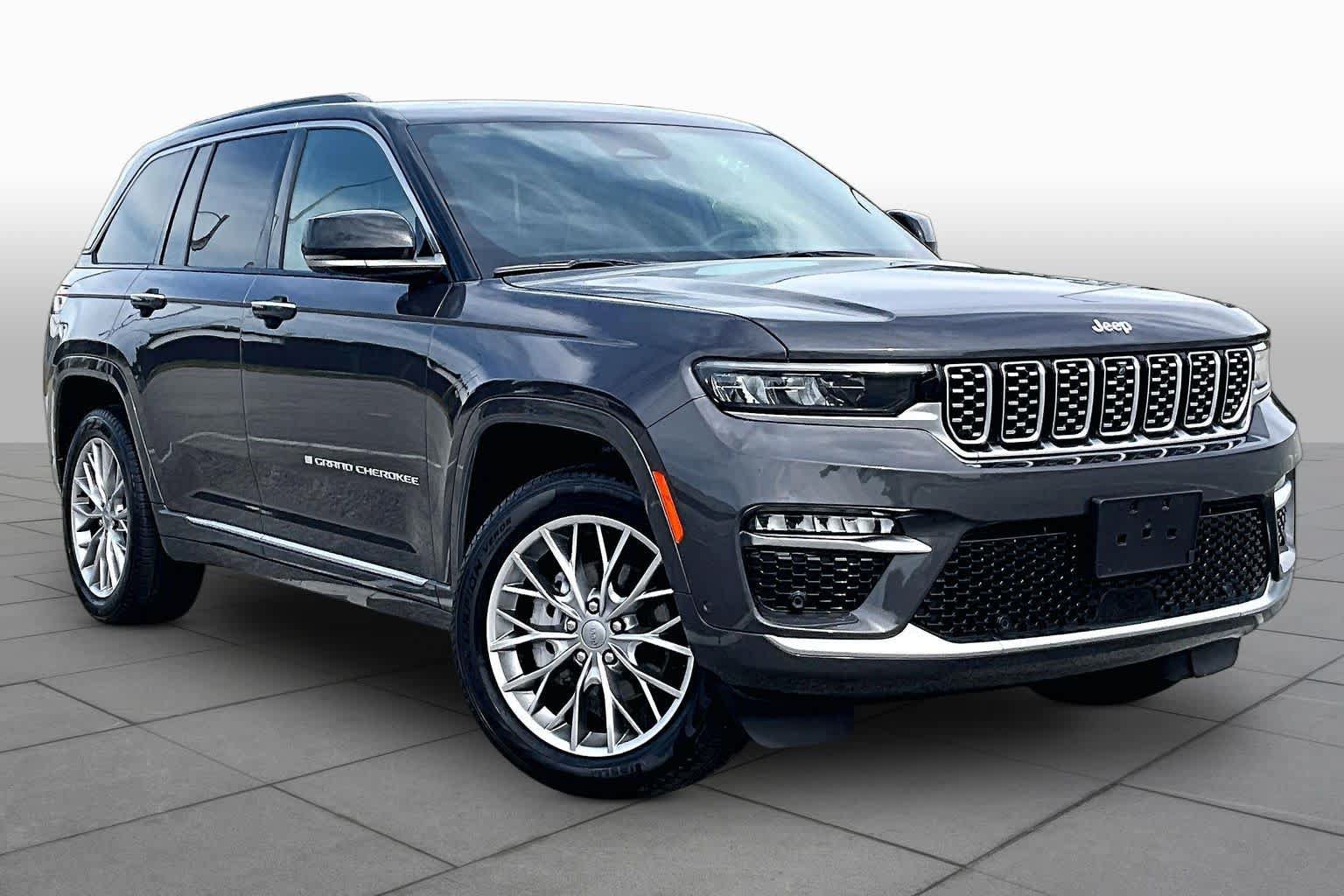Used 2025 Jeep Grand Cherokee Summit AWD/4WD image 3