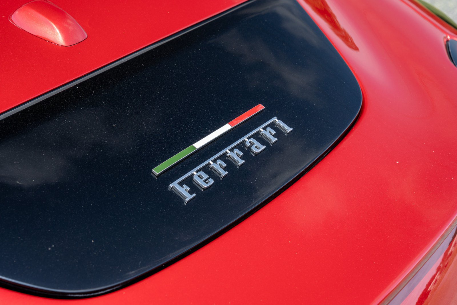 Used 2024 Ferrari Roma Spider RWD image 15