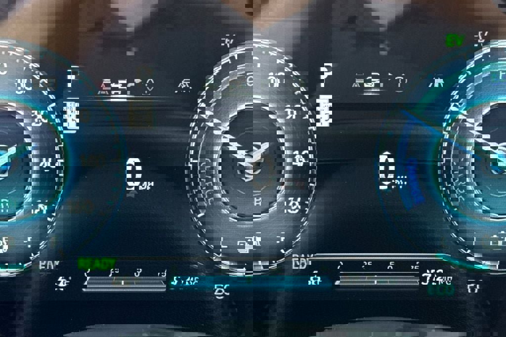 Used 2025 Hyundai Elantra Limited image 23