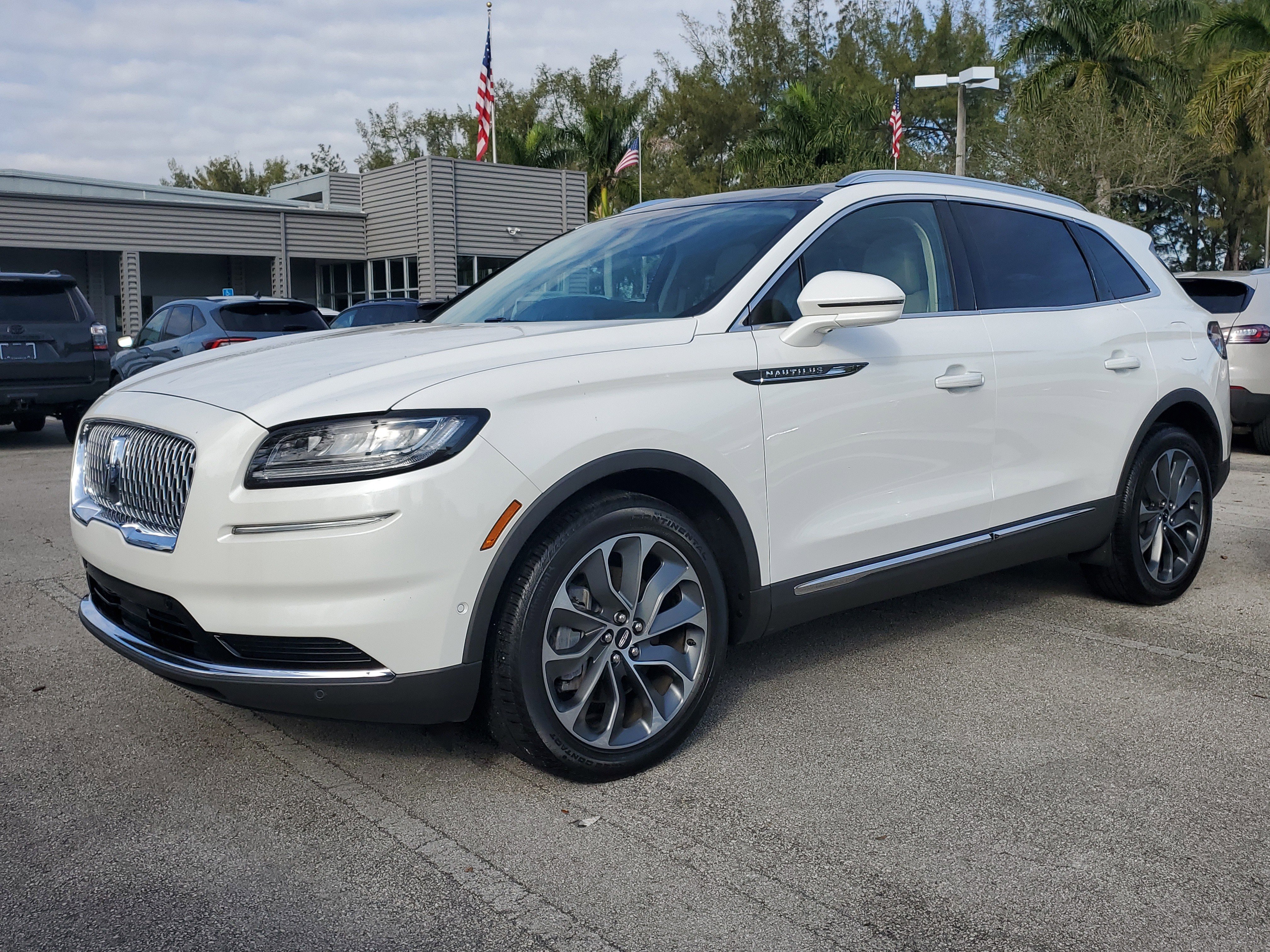 Certified 2022 Lincoln Nautilus Reserve w/ Equipment Group 201A image 3