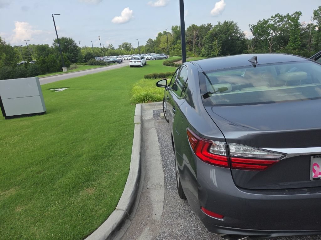 Used 2016 Lexus ES 350 w/ Premium Package w/Wood Trim FWD image 14